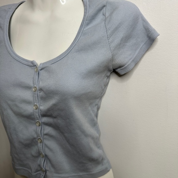 Brandy Melville | Light Dusty Blue Ribbed Button Short Sleeve Crop Shirt OS - Picture 4 of 13